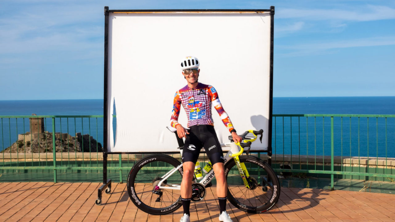 Giro d'Italia 2020, restyling di maglia e bicicletta per la EF Pro Cycling  - SpazioCiclismo