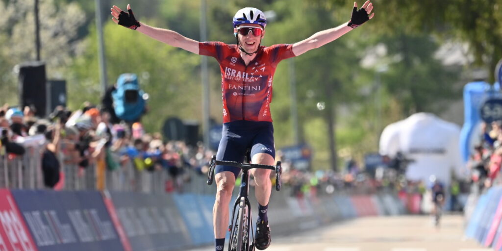 Giro d'Italia 2021, Sega di Ala riapre la Corsa Rosa! Daniel Martin vince  la tappa che vede la crisi di Egan Bernal - SpazioCiclismo