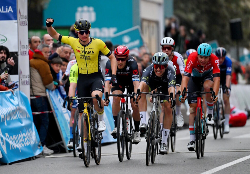 Clásica de Almería 2024 Olav Kooij batte Matteo Moschetti al fotofinish 3 Matteo Trentin